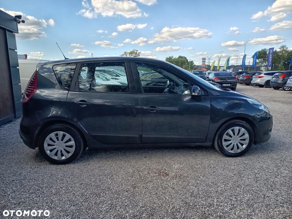 Renault Scenic 1.6 16V 110 TomTom Edition - 11