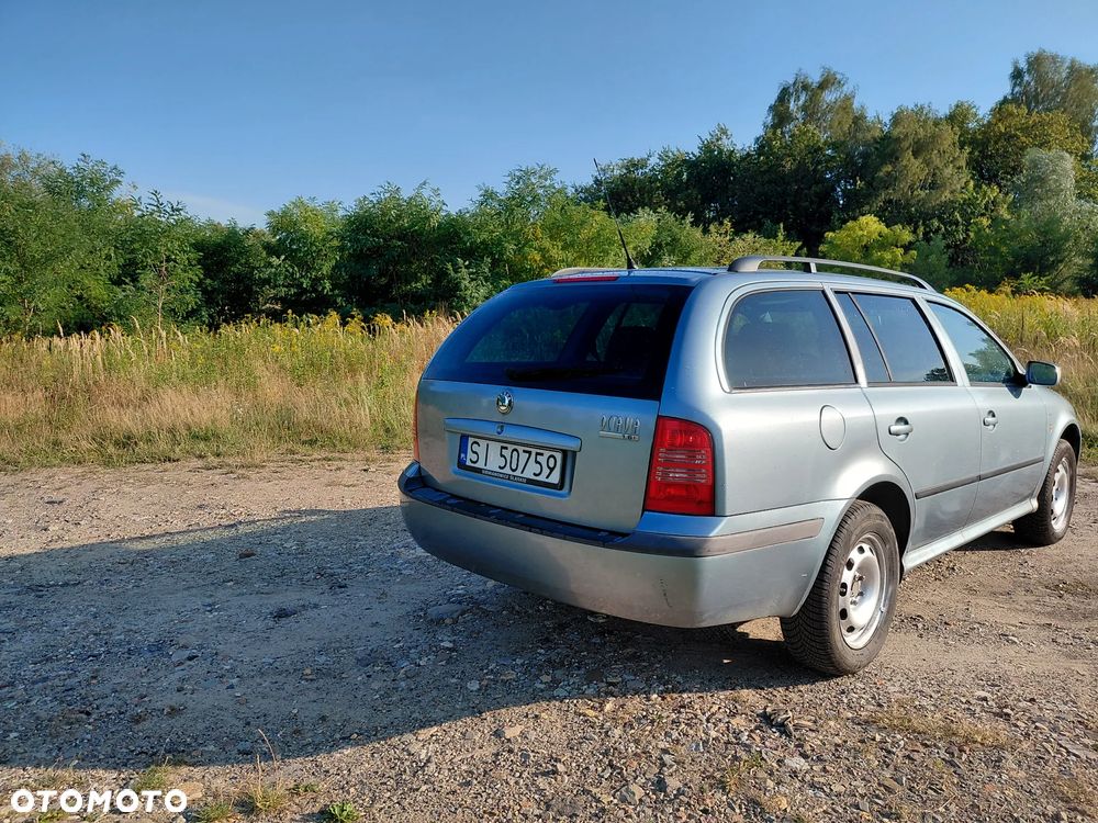 Skoda Octavia 1.6 Combi - 5
