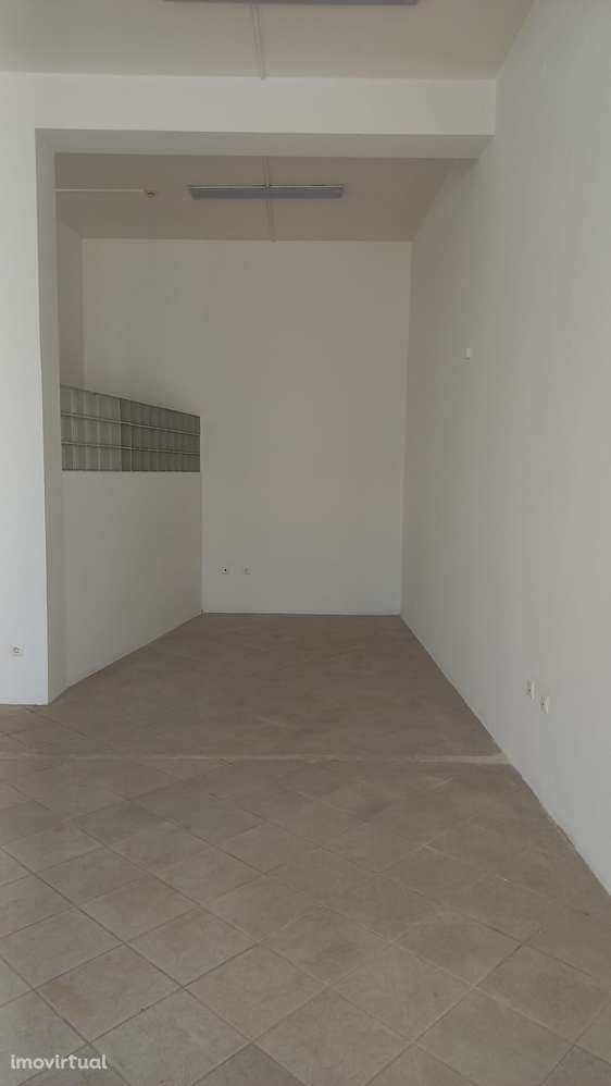 Armazém em Canidelo com estacionamento pavimentado - Grande imagem: 4/43