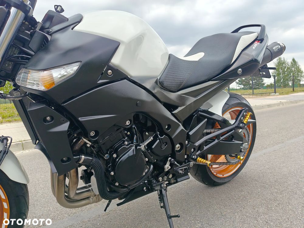 Suzuki GSR - 3