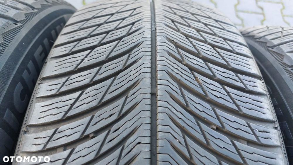 Opony Michelin 235 55 R19 - 3