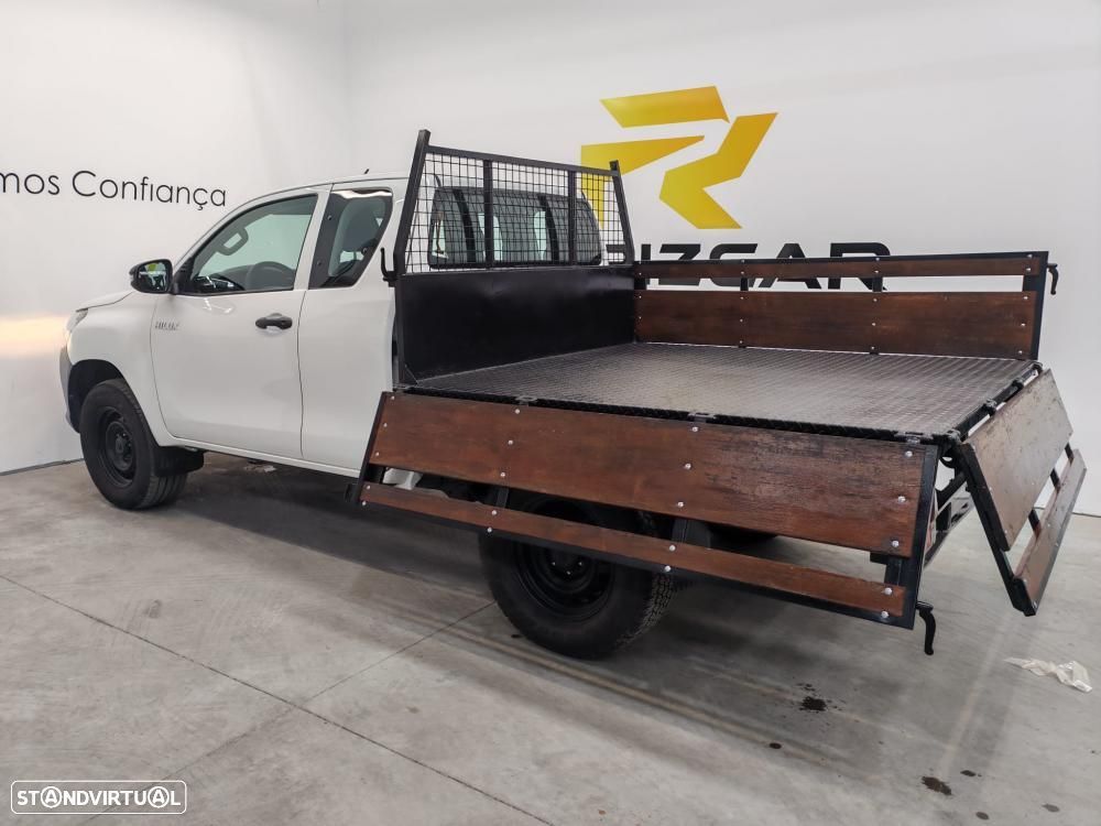 Toyota Hilux 2.4 D-4D 4WD CE 3L - 9