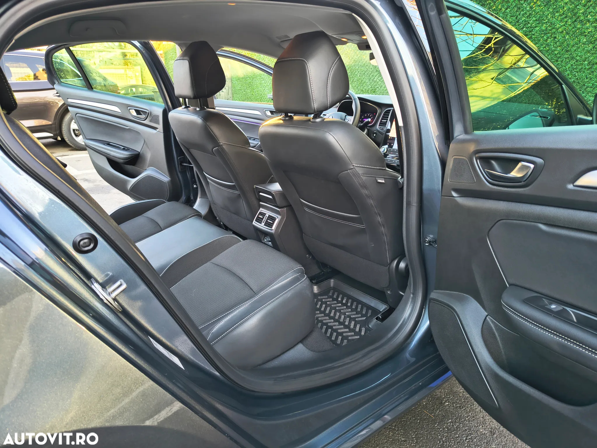 Renault Megane TCe 140 GPF Techno - 7