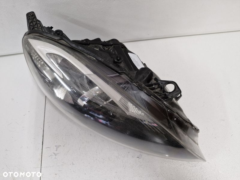 VOLVO V40 II 2 LAMPA REFLEKTOR PRAWY PRZÓD XENON UK 31420010 - 4