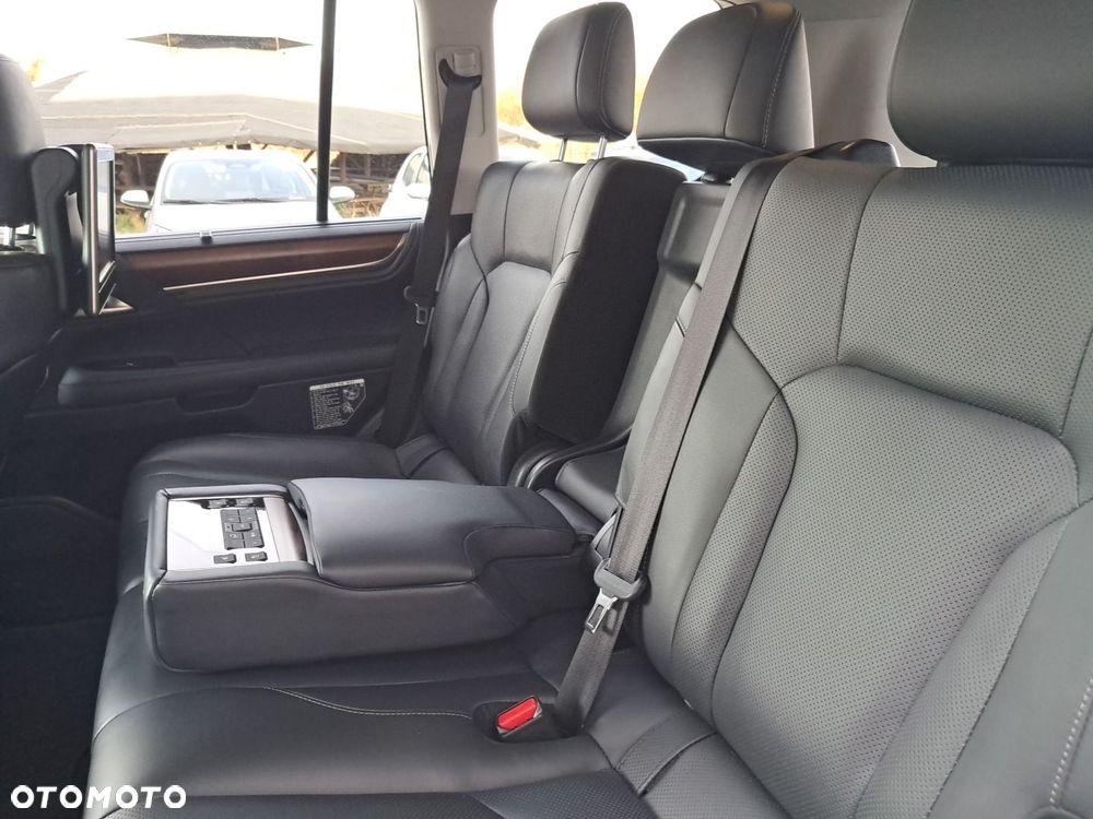 Lexus LX 570 Omotenashi - 11
