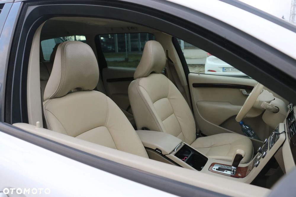 Volvo XC 70 3.2 AWD Momentum - 9