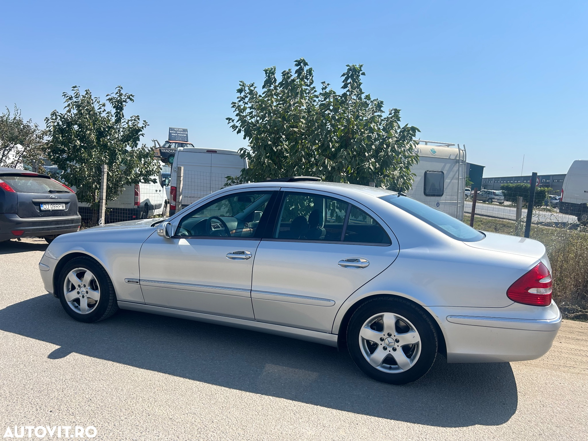 Mercedes-Benz E - 13