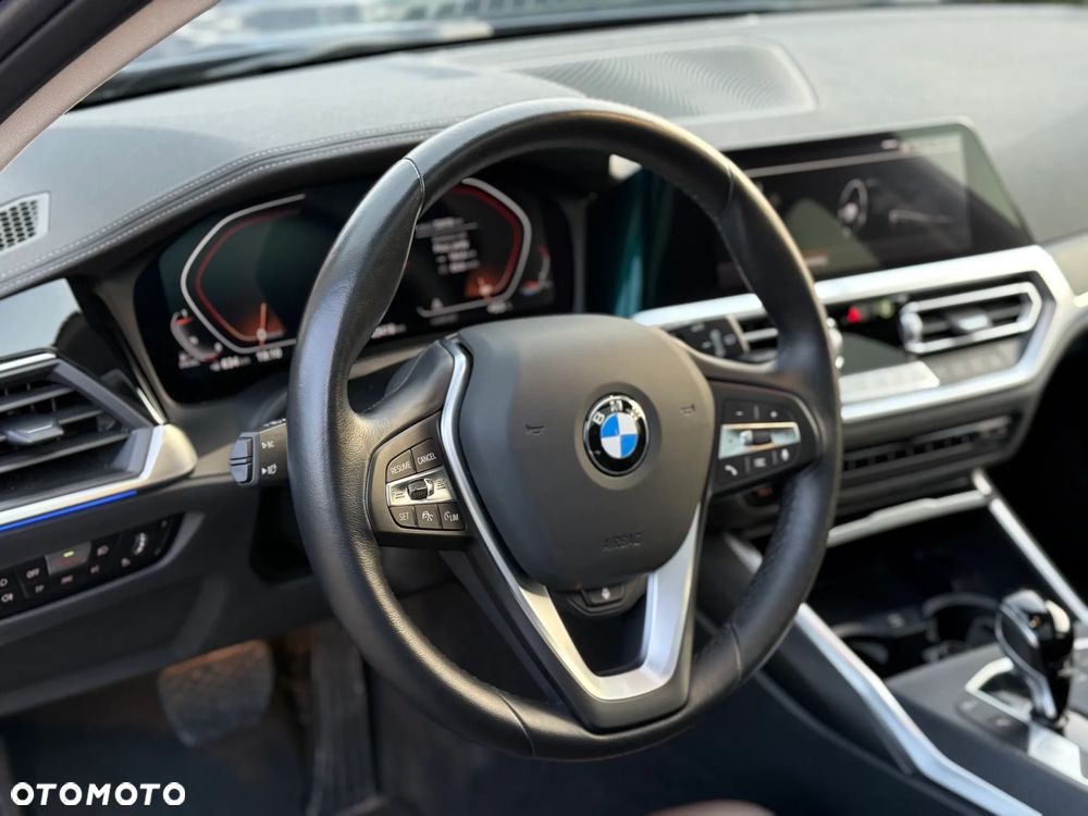 BMW Seria 3 320d xDrive Luxury Line sport - 18