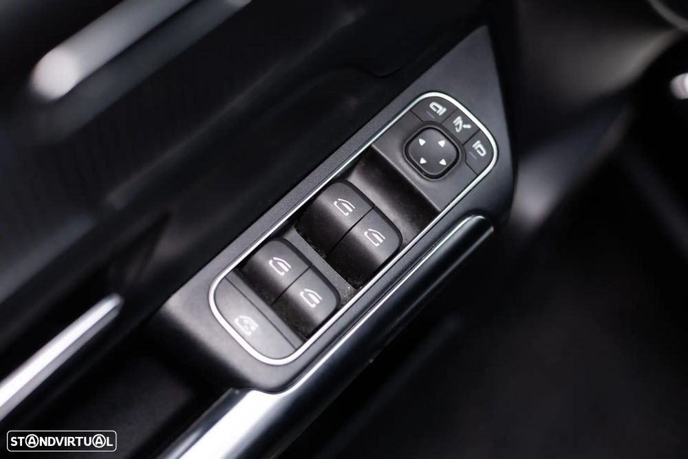 Mercedes-Benz GLA 250 e 8G-DCT Progressive - 38