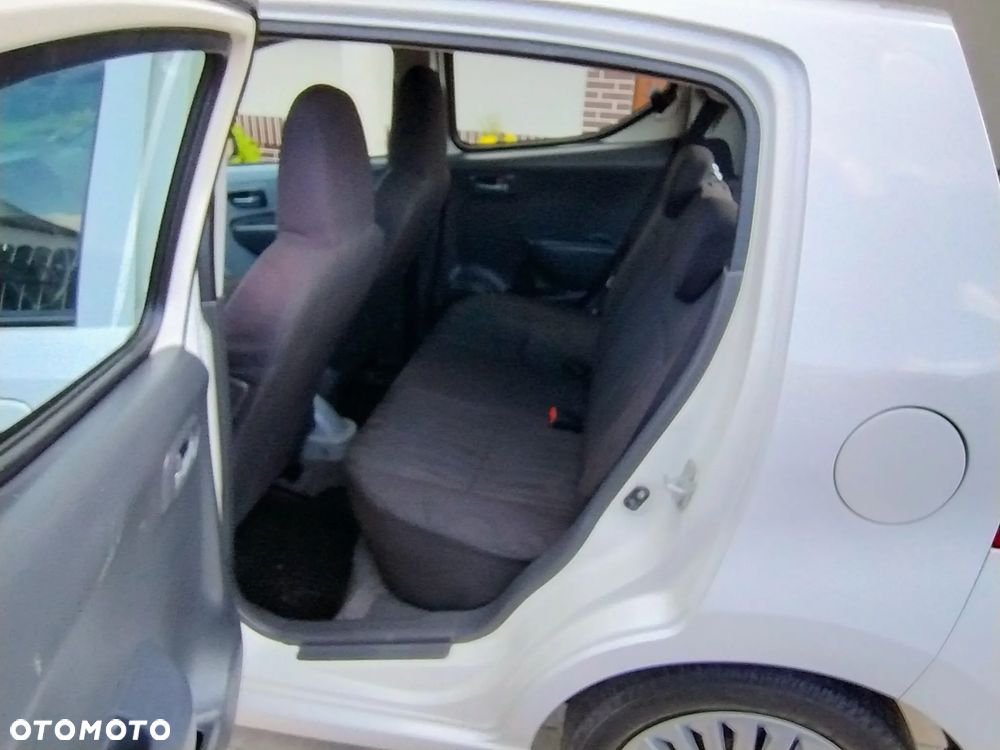 Nissan Pixo - 8