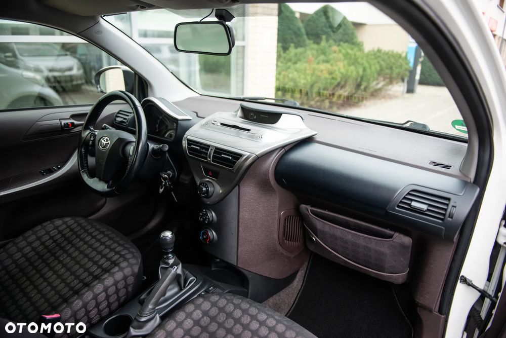 Toyota iQ 1.0 Sol - 27