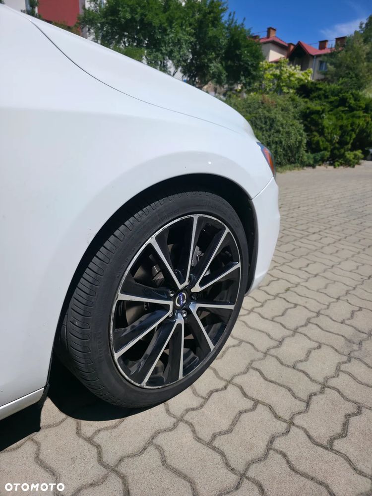 Volvo S60 T5 AWD R-Design - 12