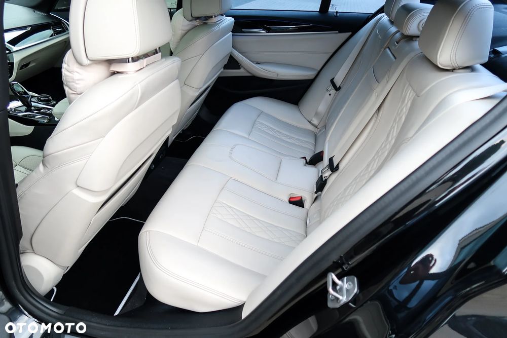 BMW Seria 5 540d xDrive mHEV M Sport sport - 28