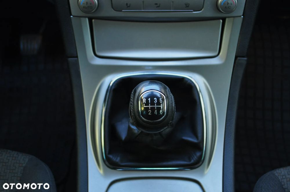 Ford Galaxy 2.0 TDCi Ghia - 25