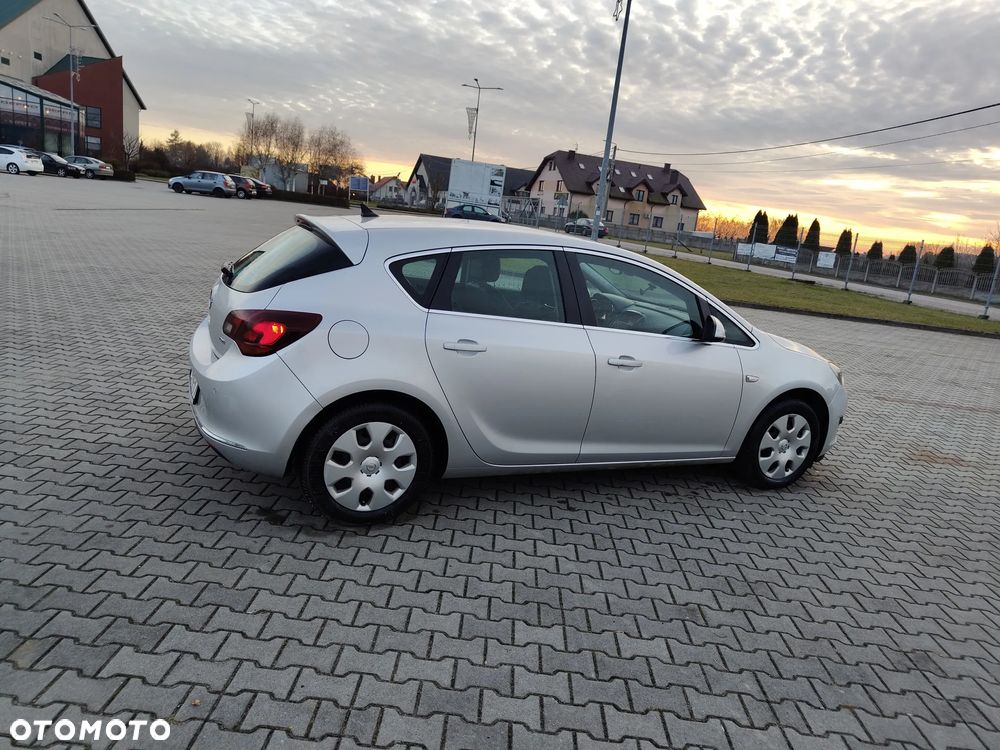 Opel Astra 2.0 CDTI Cosmo - 9