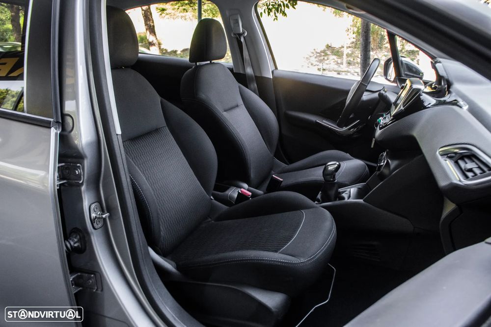 Peugeot 208 1.2 PureTech Signature - 23