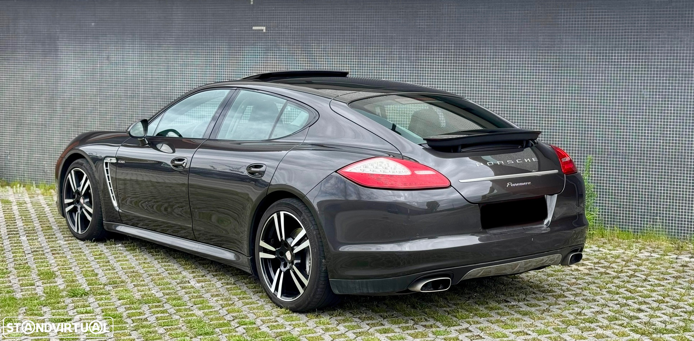 Porsche Panamera Platinum Edition - 2
