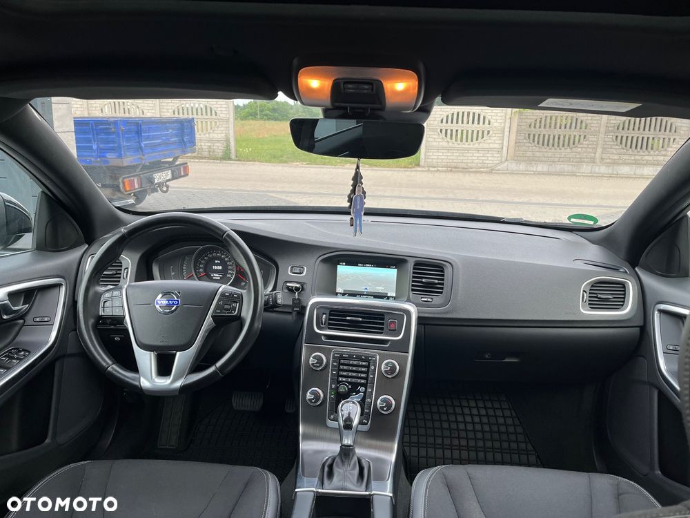 Volvo V60 D4 Geartronic Momentum - 18