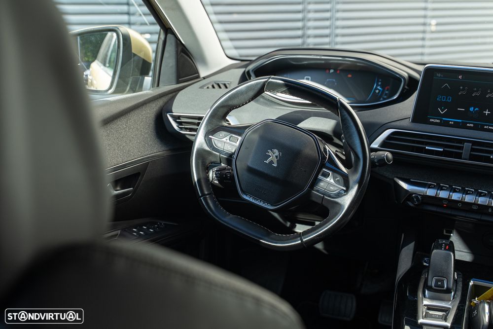 Peugeot 5008 1.2 PureTech Allure EAT8 - 18