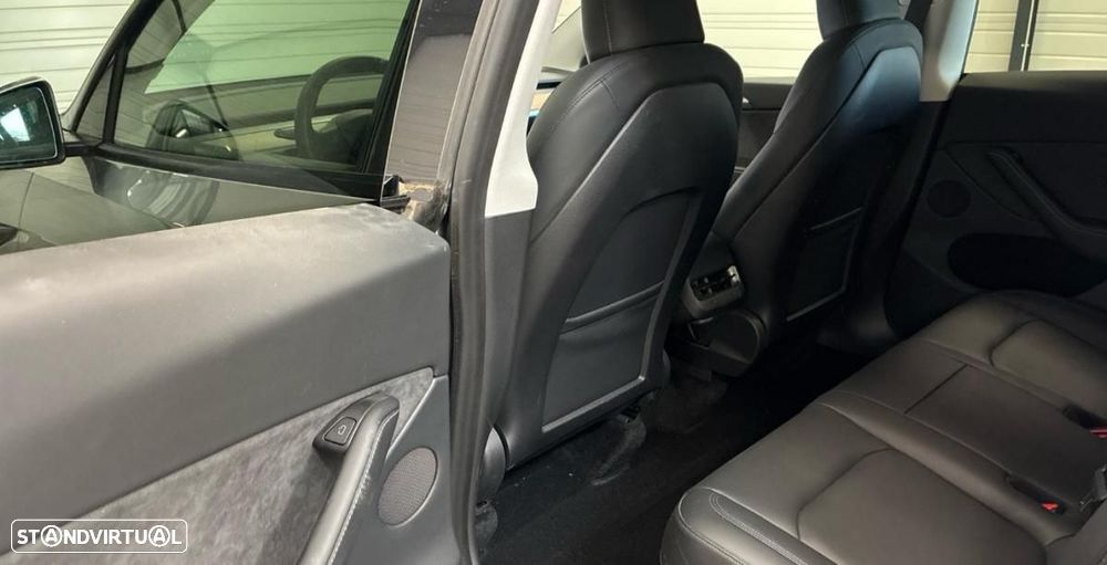 Tesla Model Y Long Range Dual Motor AWD - 6