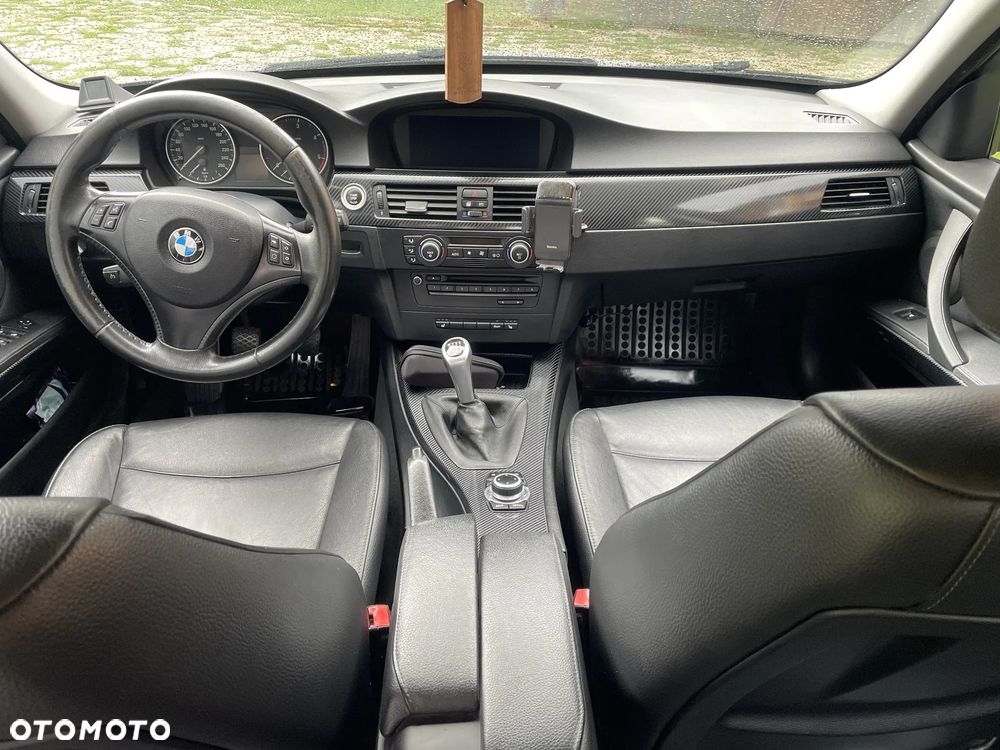 BMW Seria 3 318d - 16