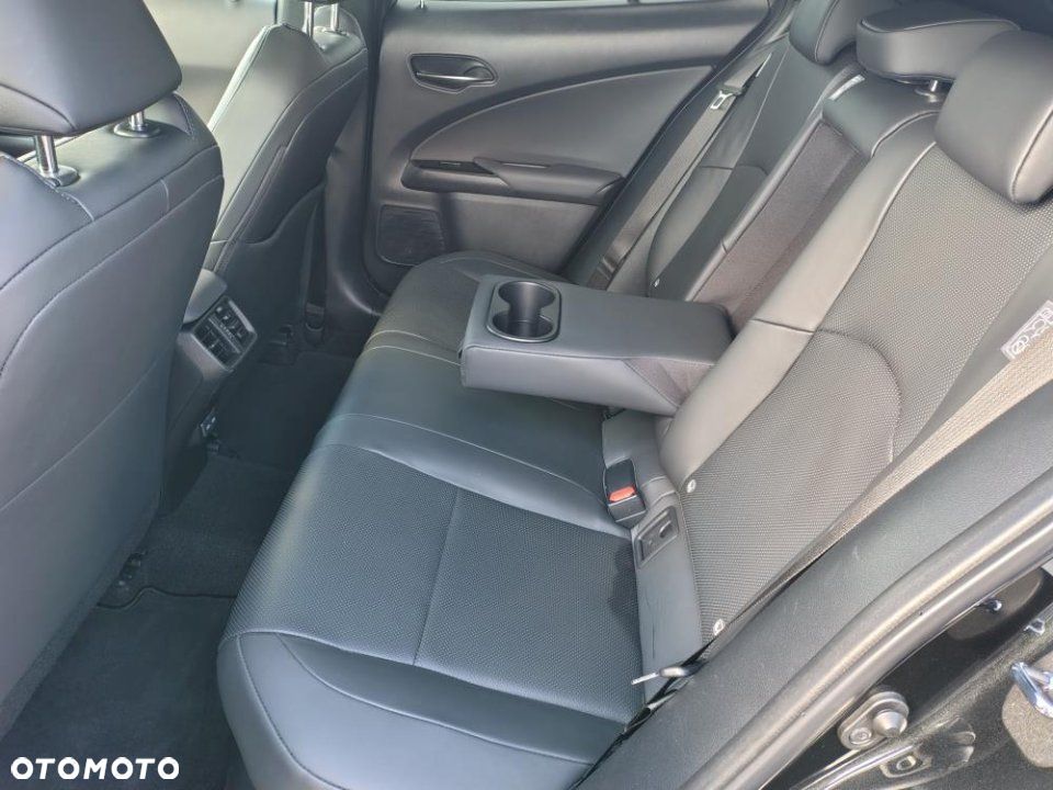 Lexus UX - 15