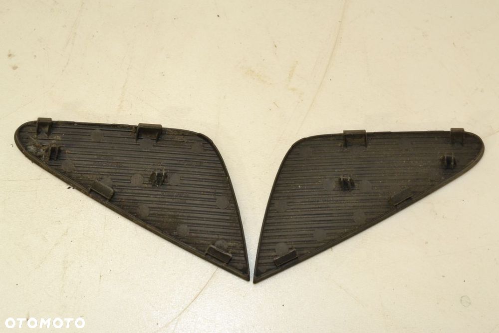 Zaślepka do zderzaka Lexus IS 220 - 2