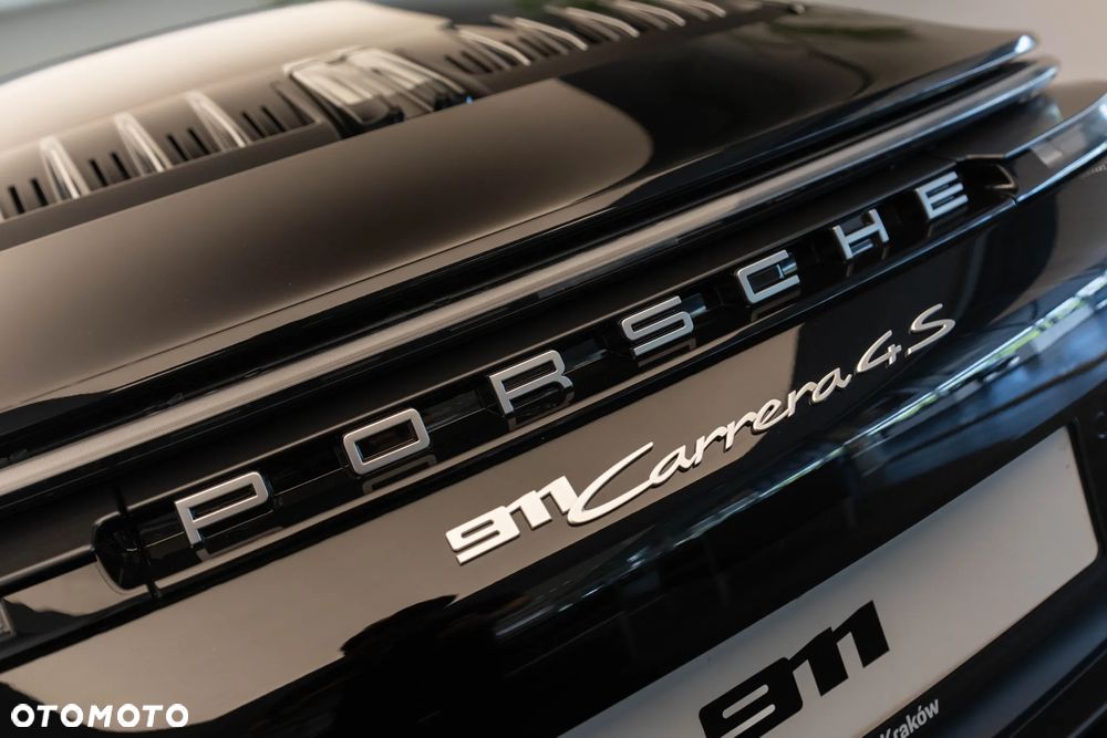 Porsche 911 Carrera 4S - 38