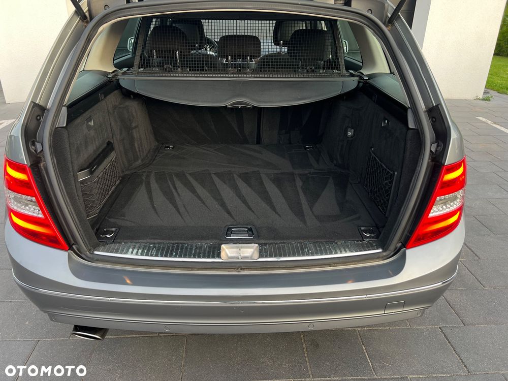 Mercedes-Benz Klasa C 220 CDI DPF Automatik BlueEFFICIENCY Elegance - 21