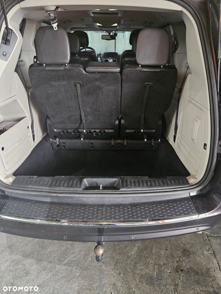 Chrysler Town & Country 3.6 Limited - 19