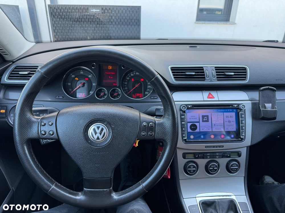 Volkswagen Passat 2.0 TDI DPF Comfortline - 22