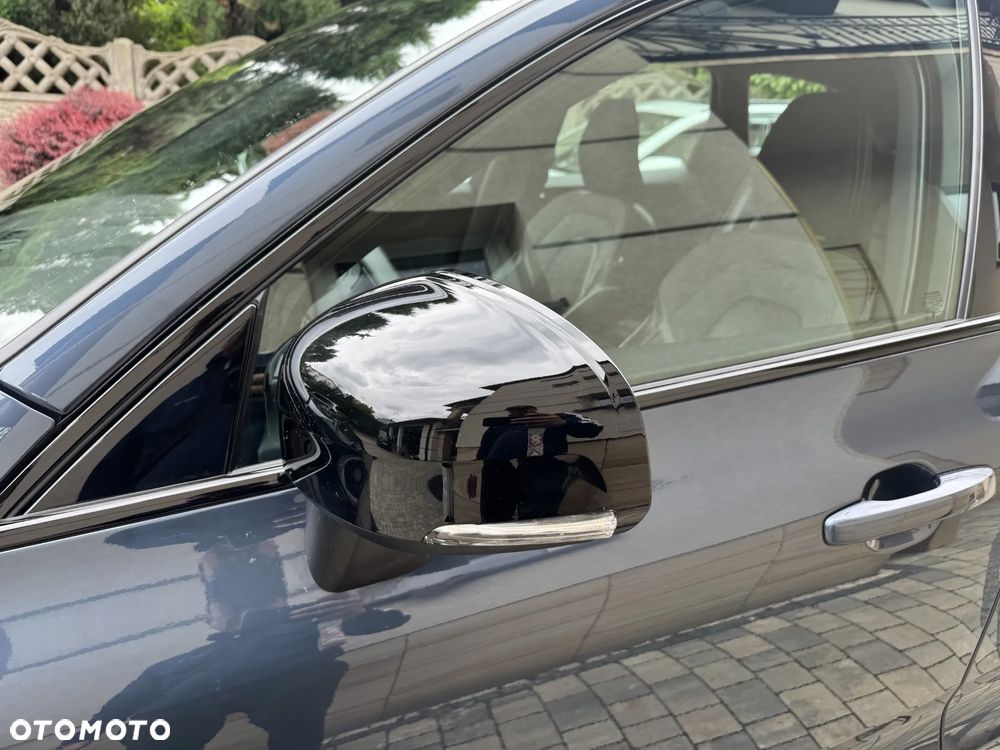 Volvo XC 60 B4 D AWD Plus Dark - 17