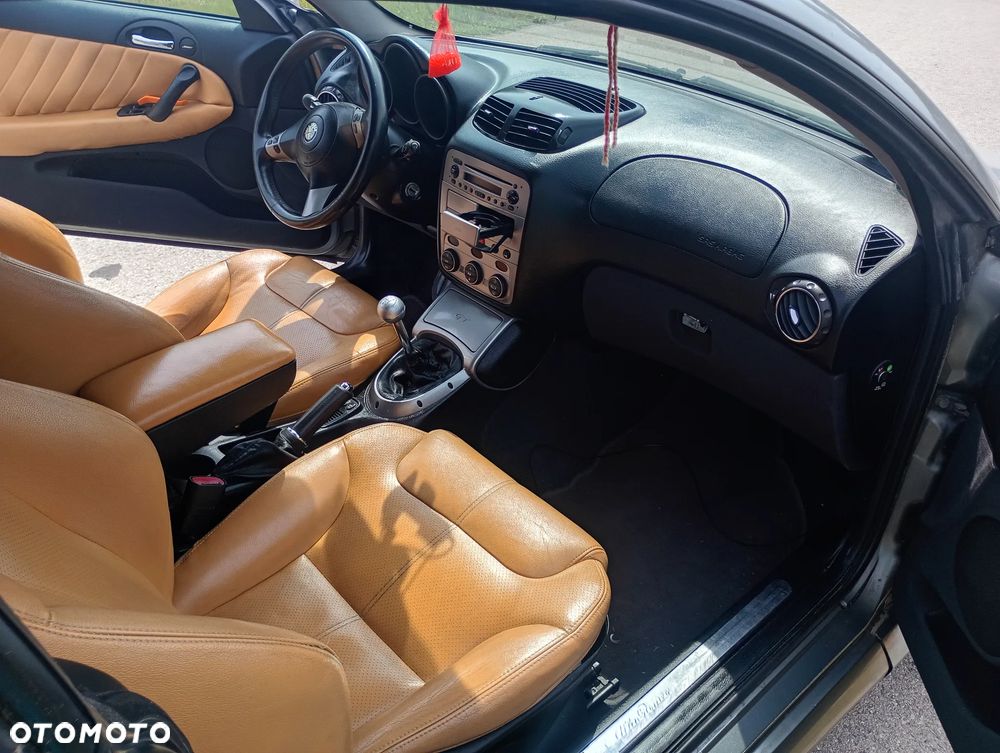 Alfa Romeo GT 2.0JTS Distinctive - 2