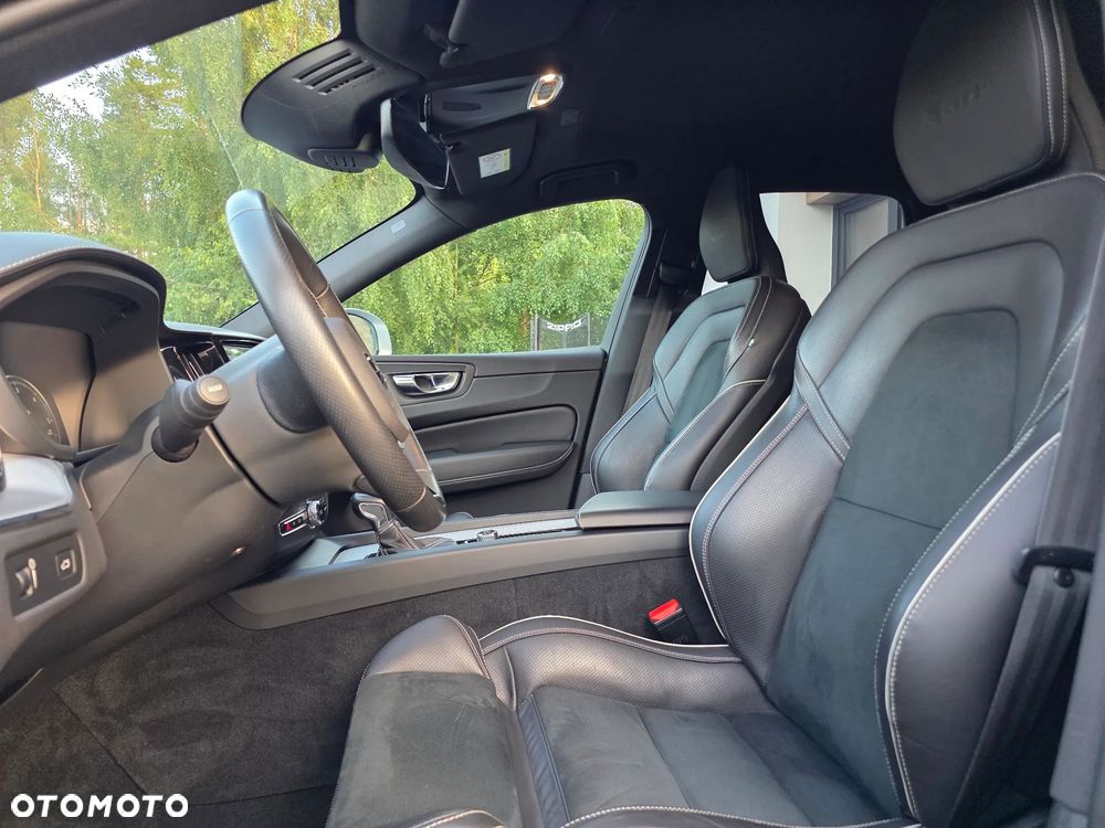 Volvo XC 60 B4 D AWD R-Design - 28
