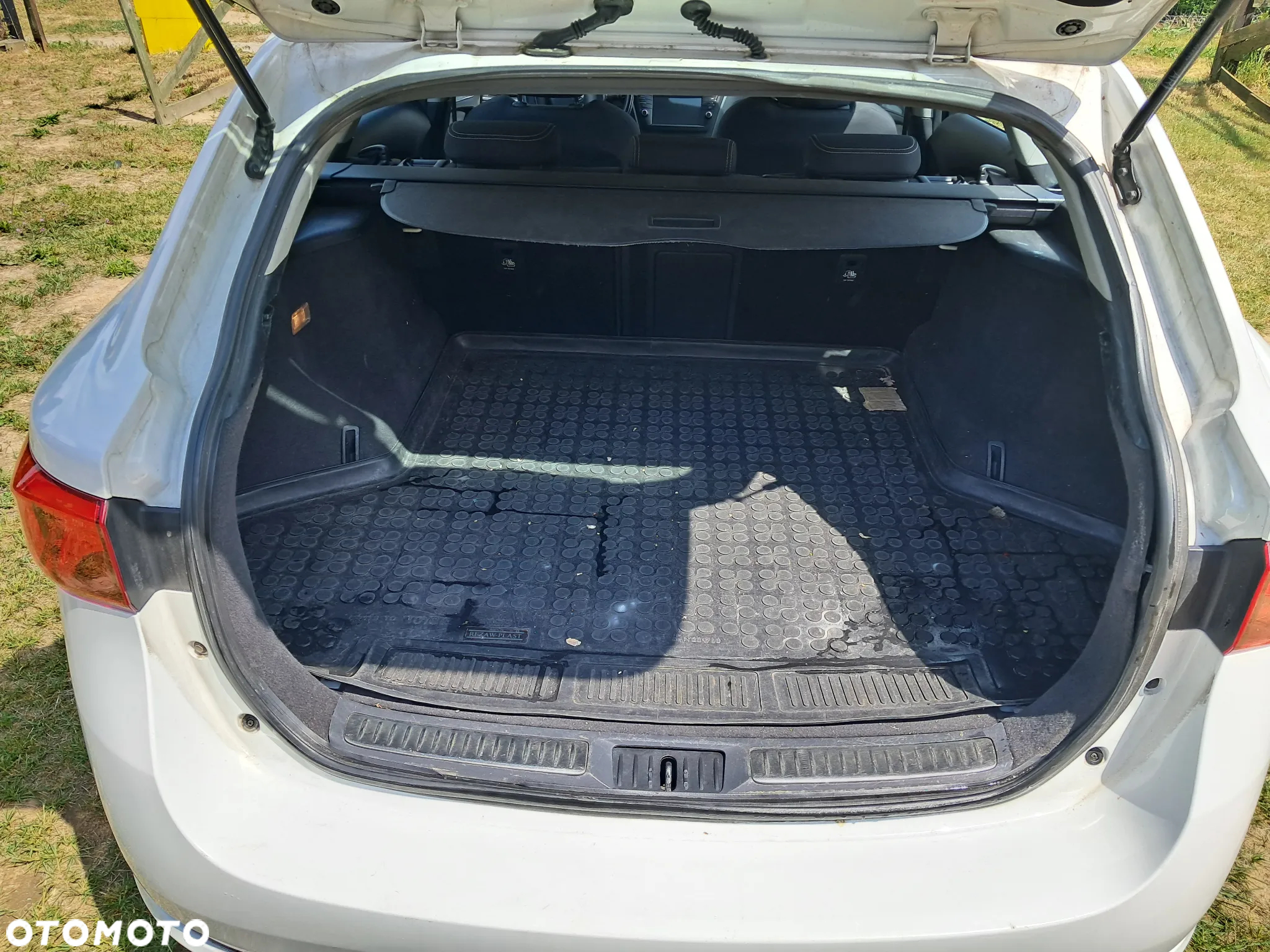 Toyota Avensis 2.0 D-4D Premium - 6