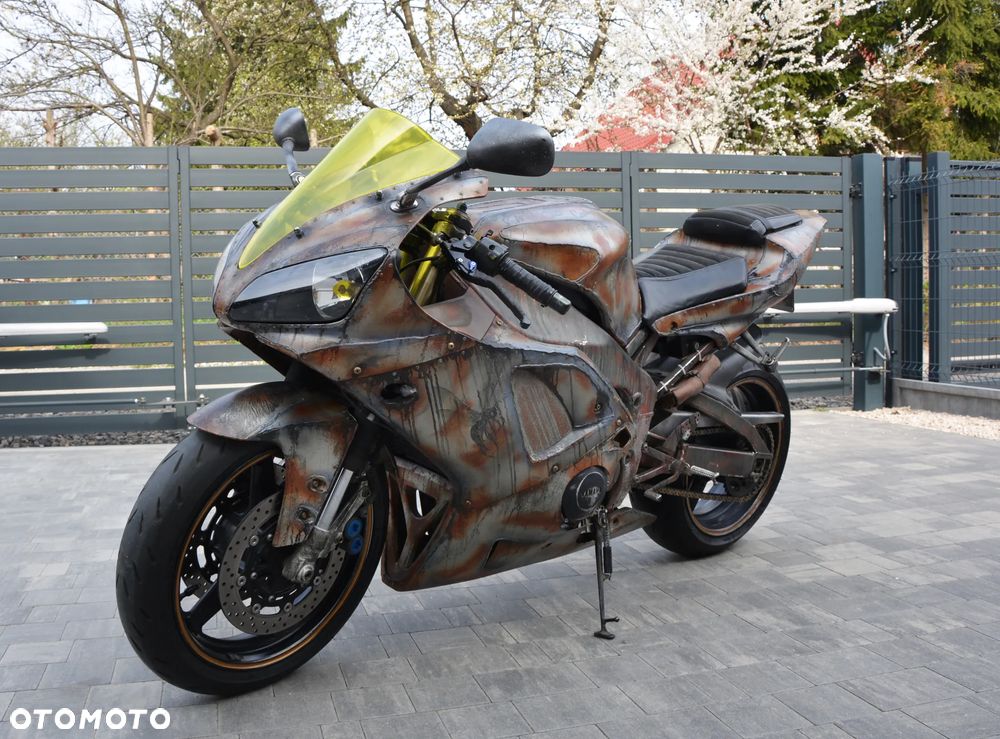 Yamaha R1 - 3