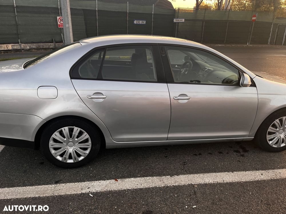 Volkswagen Jetta 1.6 TDI DPF Highline - 9