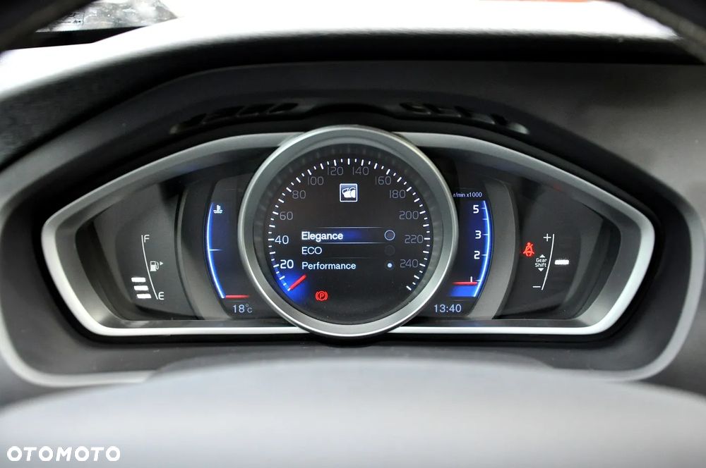 Volvo V40 Cross Country - 40