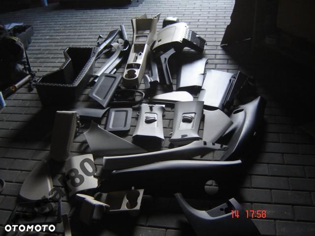 SKODA RAPID PLASTIKI WNĘTRZA IDEALNE JAK NOWE - 1