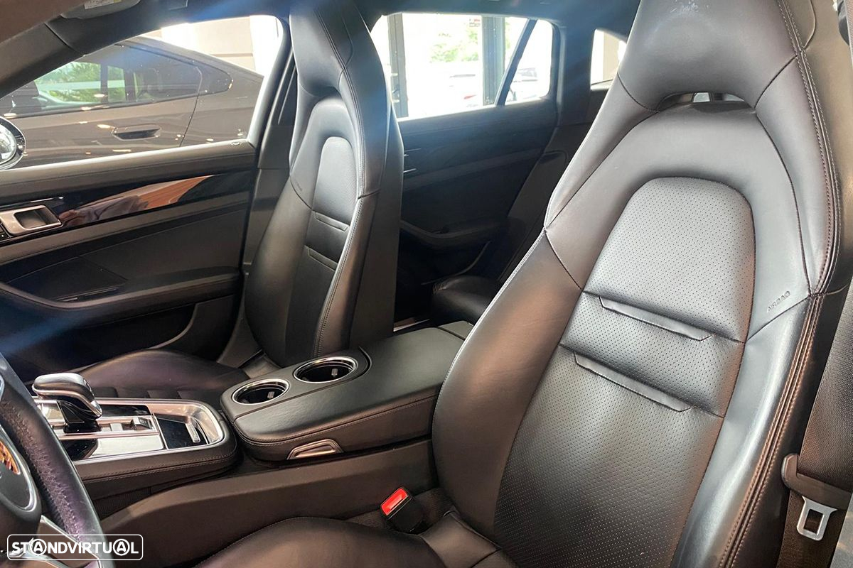Porsche Panamera Sport Turismo 4 E-Hybrid - 24
