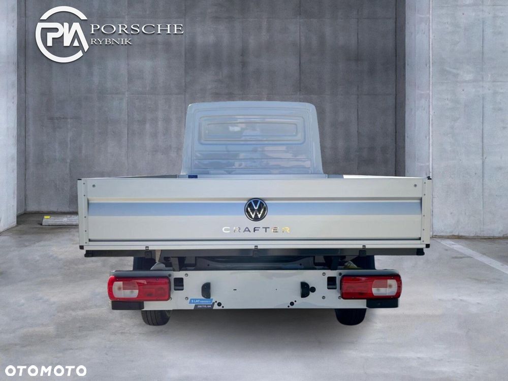 Volkswagen Crafter 35 Skrzyniowy z podwójną kabiną silnik: 2,0 l EU6 SCR 177 KM / skrzynia biegów: Przedni napęd manualna 6-biegowa rozstaw osi: 4490 mm - 7