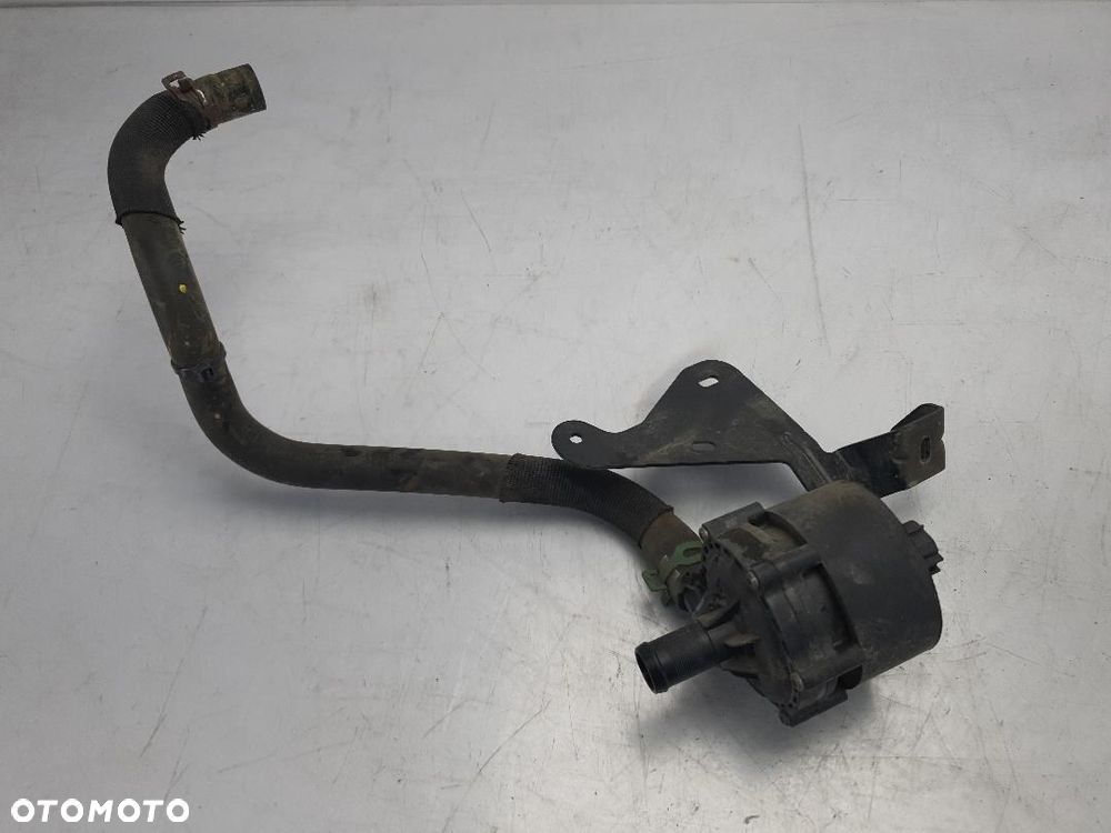 POMPA WODY RENAULT KANGOO II  144B03731R - 2