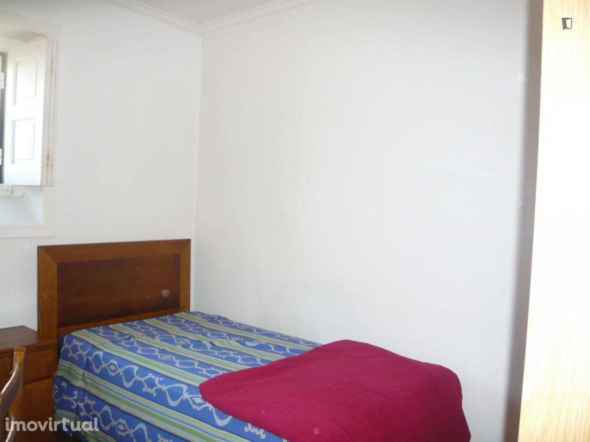 Quarto - localizado em Montes Claros Coimbra - Grande imagem: 4/15