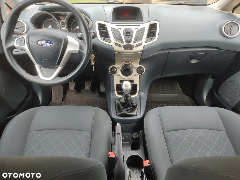 Ford Fiesta - 2