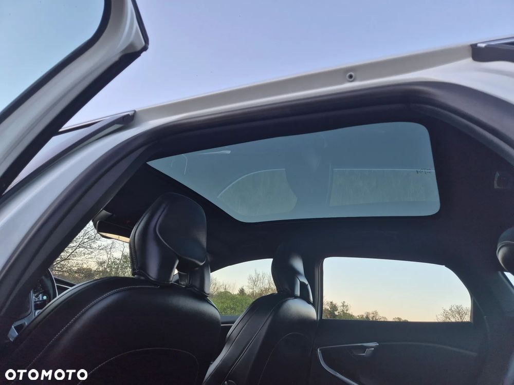 Volvo V40 D2 Drive-E R-Design Momentum - 10