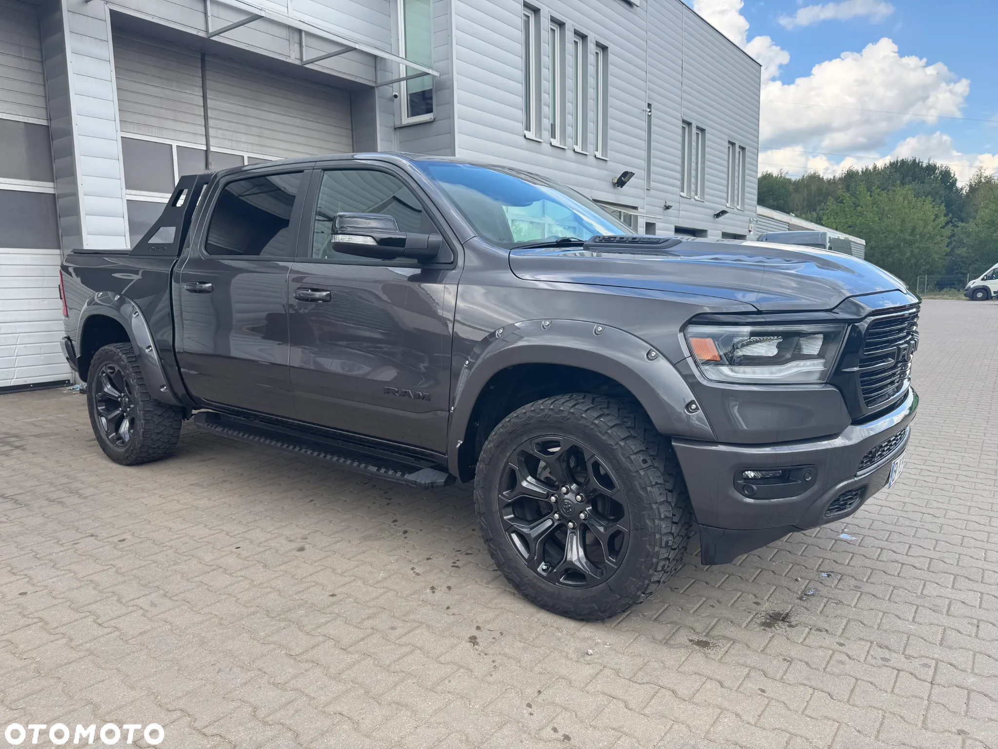 RAM 1500 Crew Cab Laramie - 2