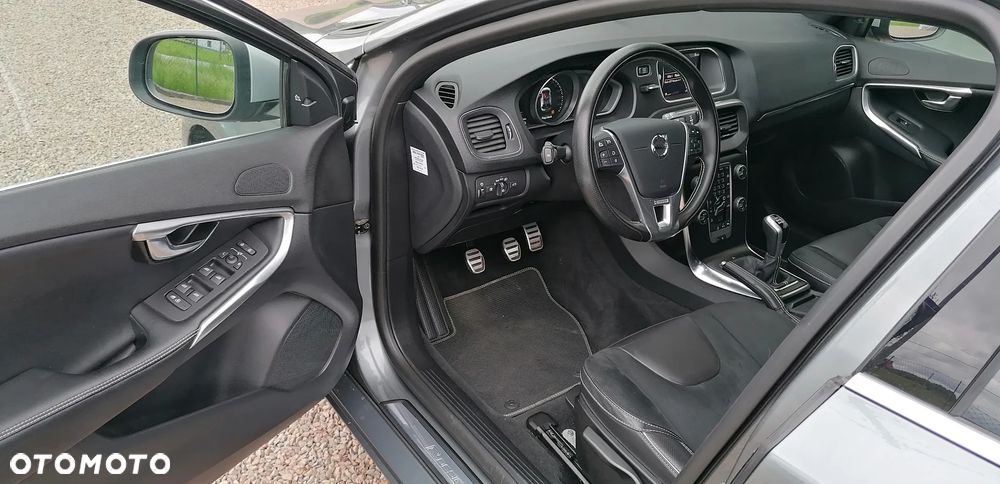 Volvo V40 T3 Drive-E R-Design Momentum - 11