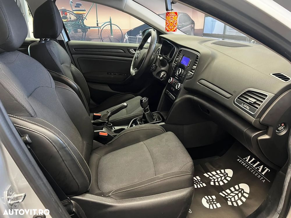 Renault Megane TCe Life - 8
