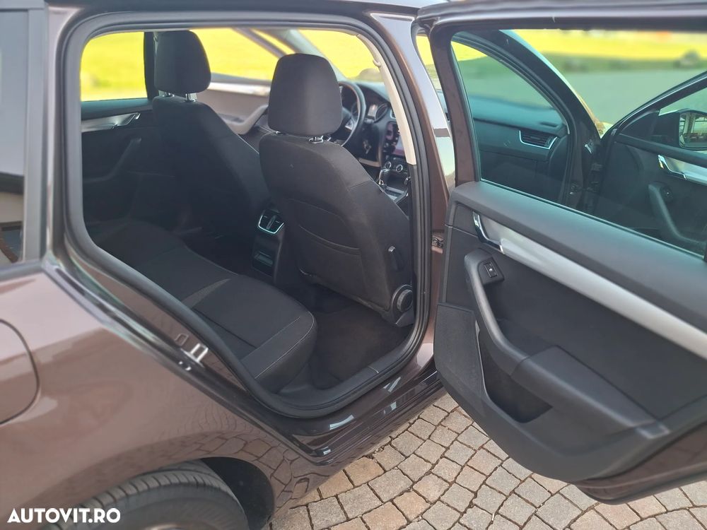 Skoda Octavia 1.6 TDI DSG Ambition - 11