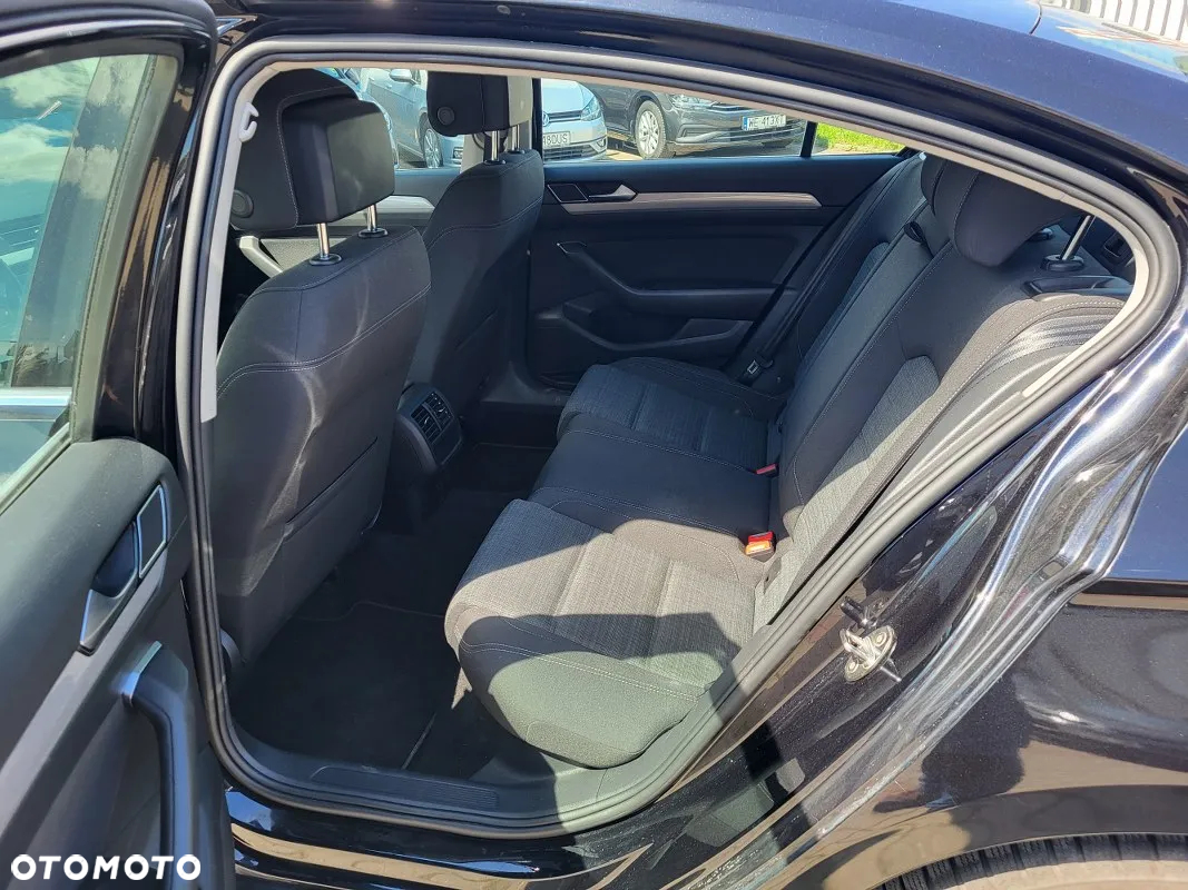 Volkswagen Passat - 15